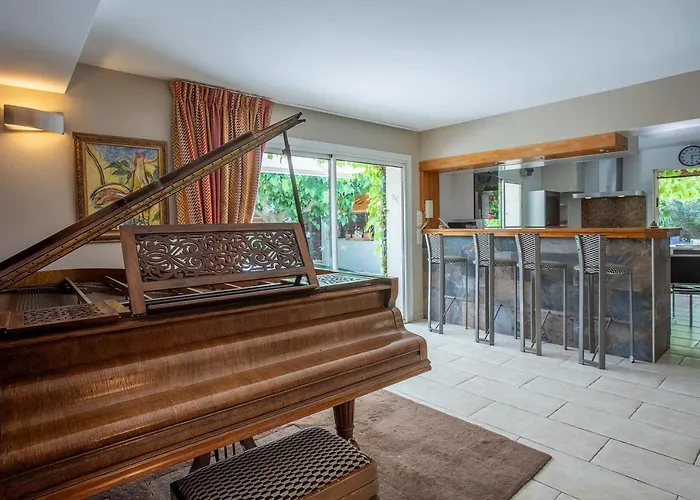 Villa Provencale Proche De La *